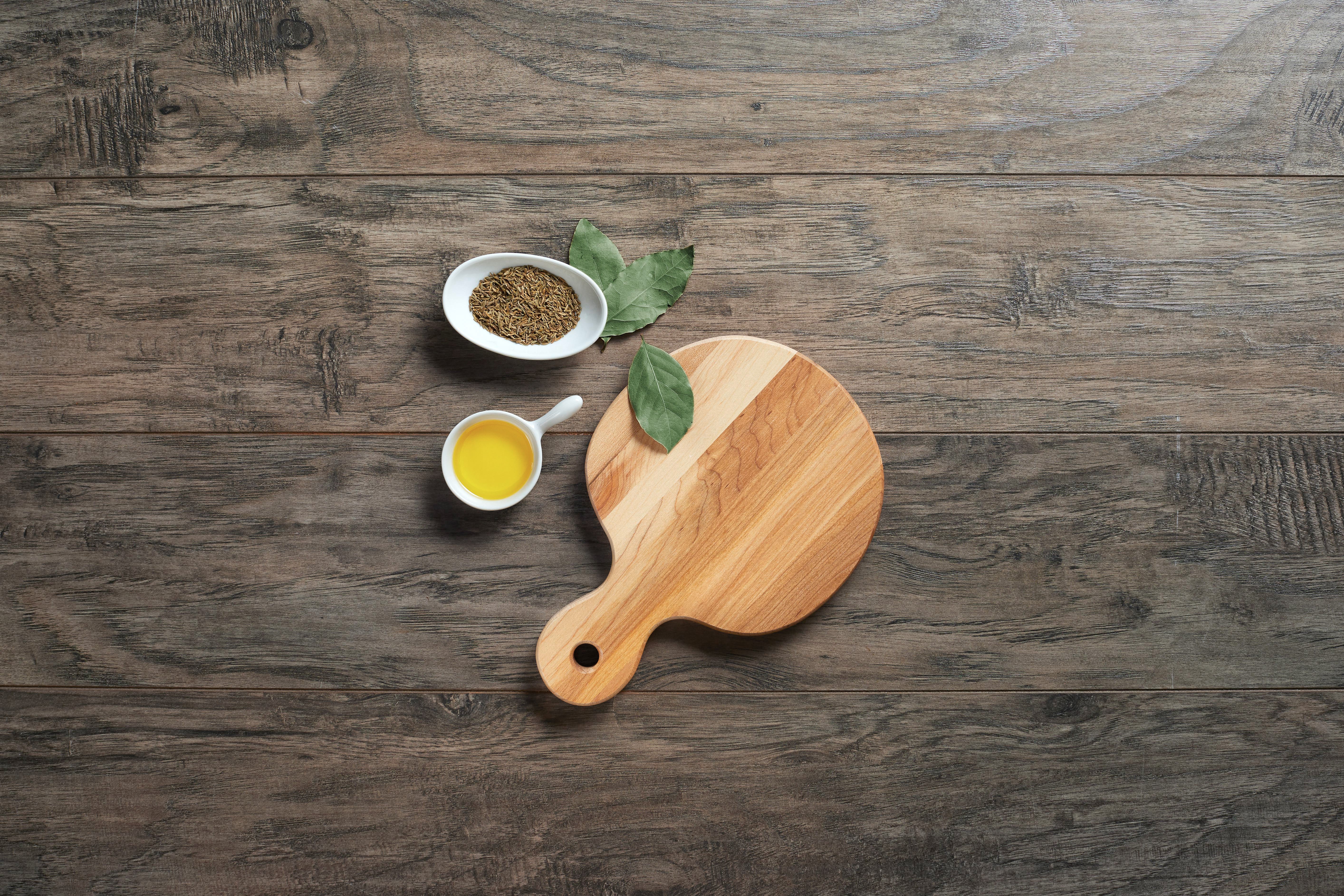 Maple handled cutting board, edge grain, 7 x 10 x 0.7 in